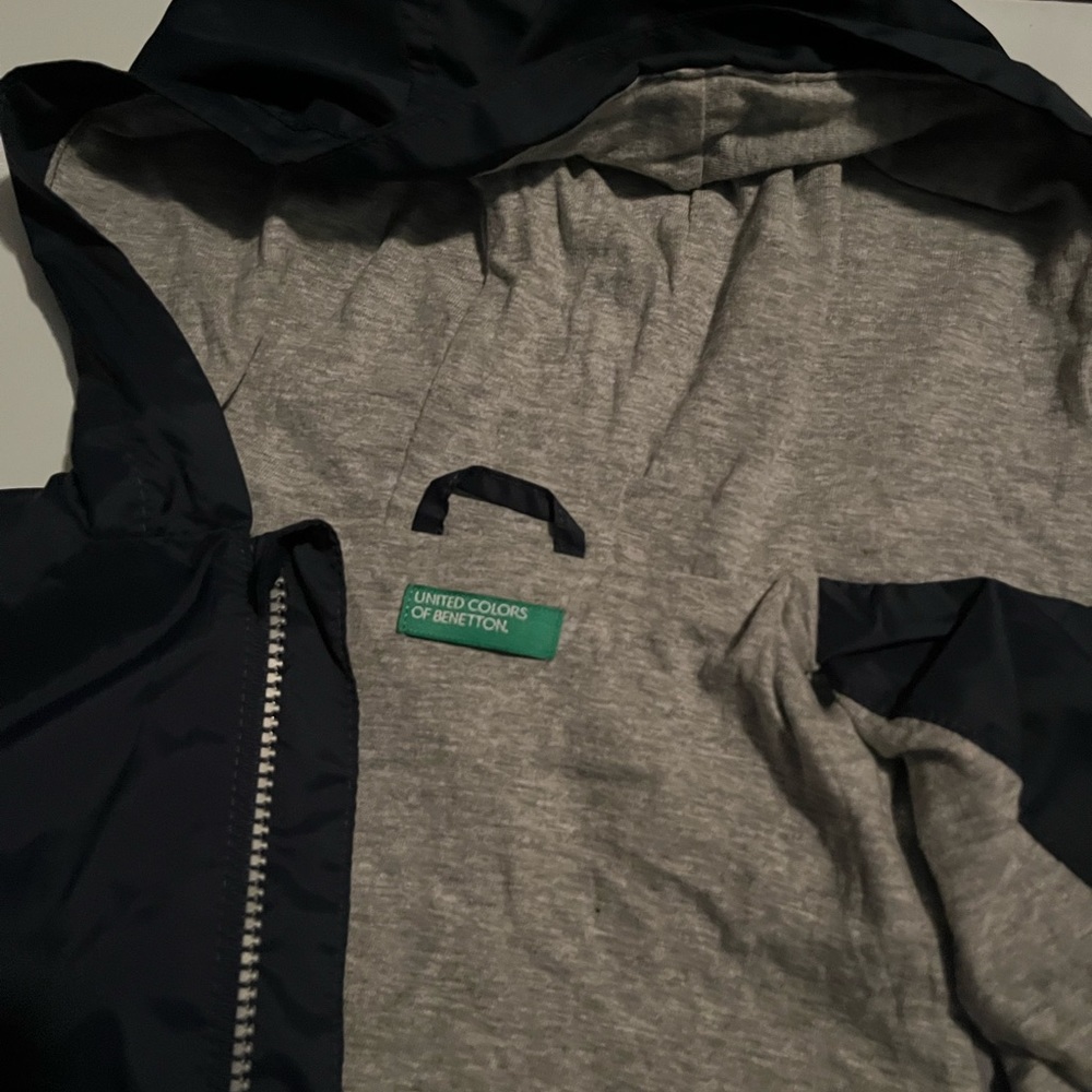 JACKET WITH HOOD AND POCKETS